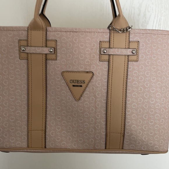 Light pink guess purse - Picture 3 of 3